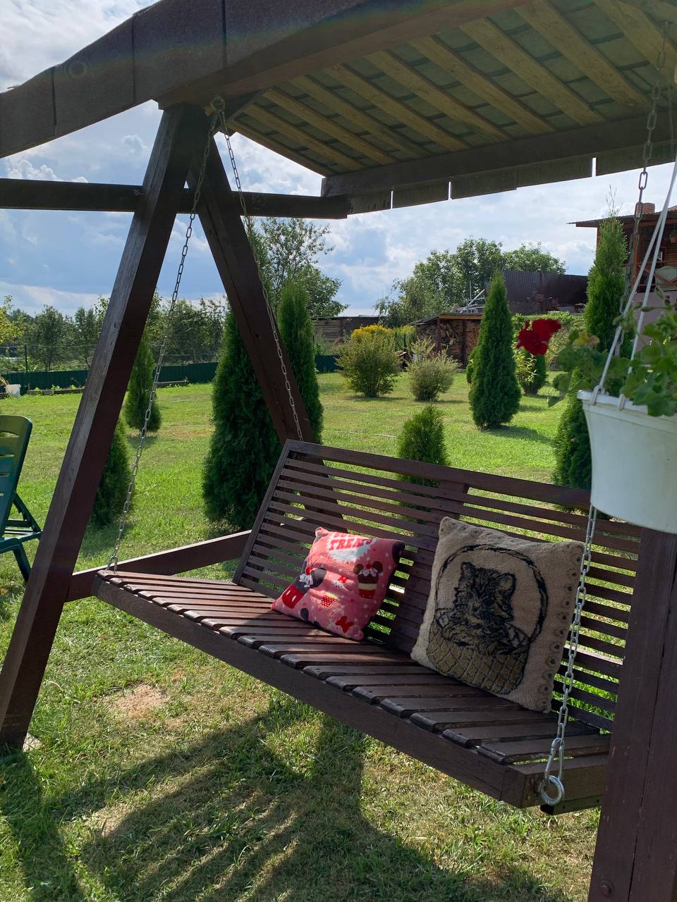 Мангал и зона отдыха на улице