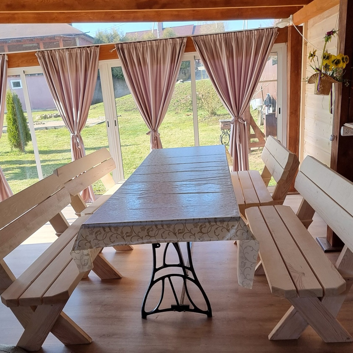 Бассейн на территории